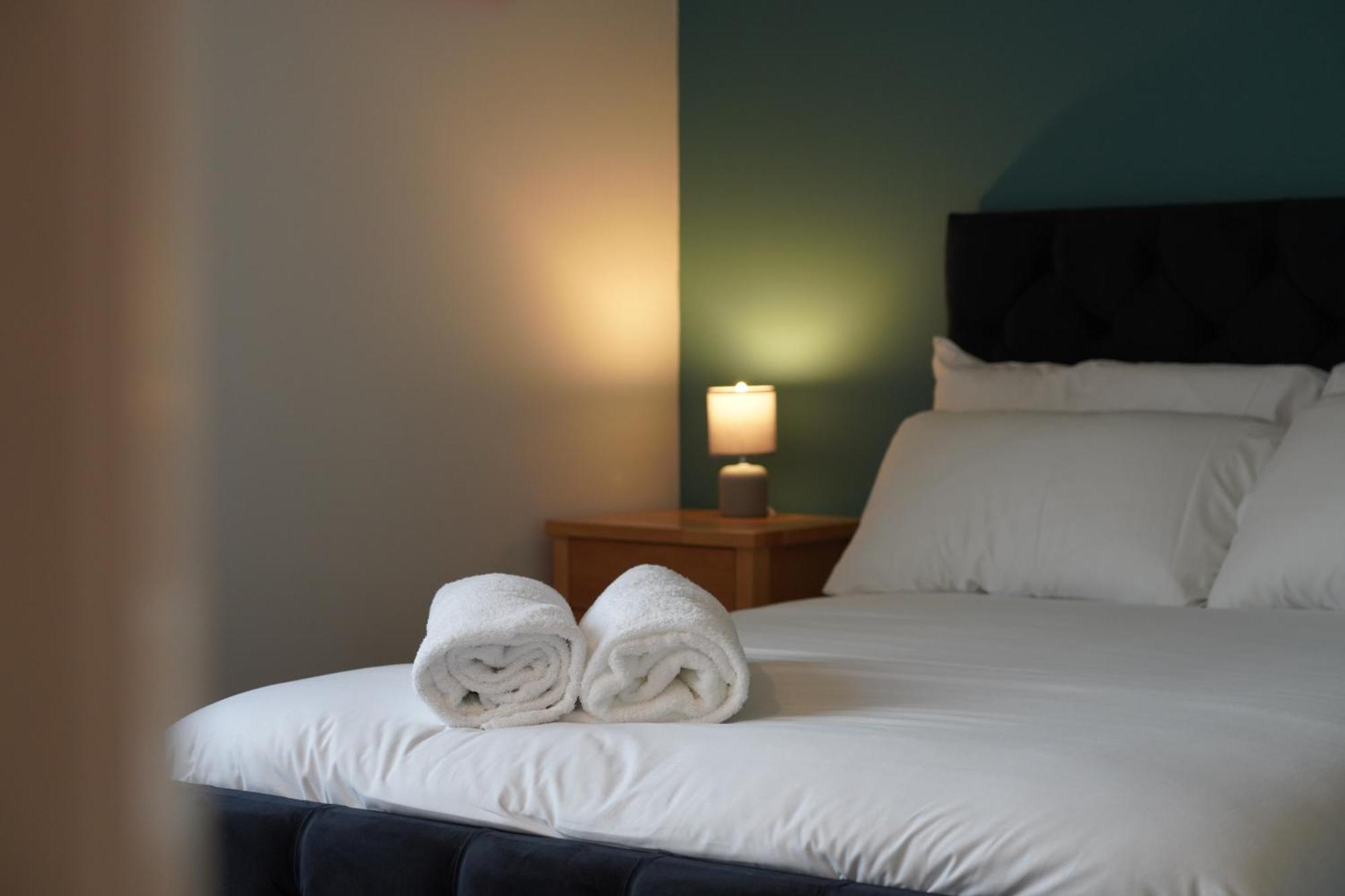 8 Double Beds In A 5 Bedroom House, Pets Welcome Epworth Exteriör bild