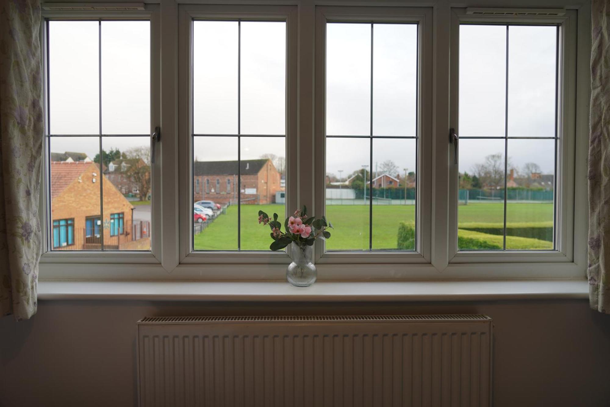 8 Double Beds In A 5 Bedroom House, Pets Welcome Epworth Exteriör bild