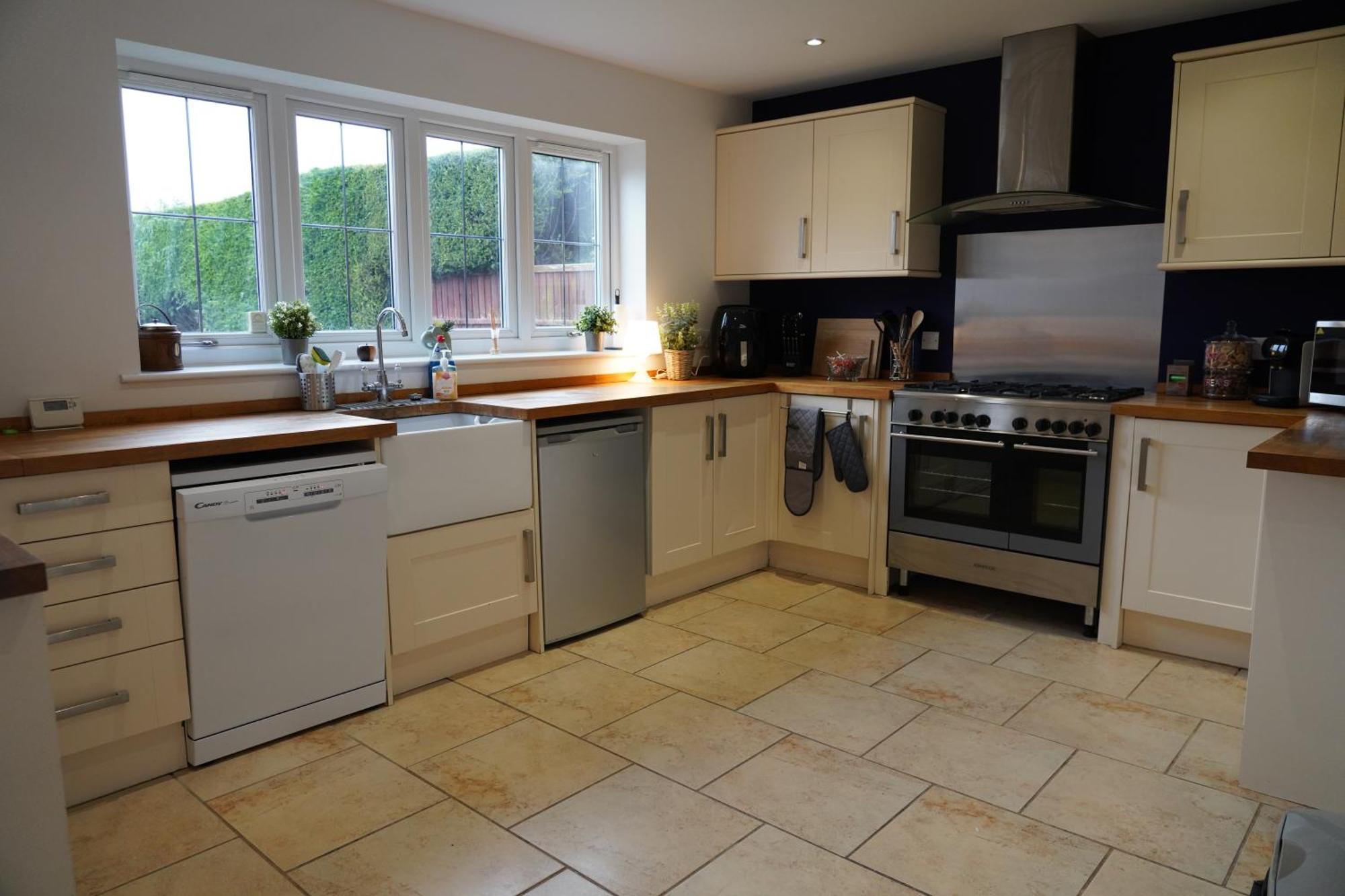 8 Double Beds In A 5 Bedroom House, Pets Welcome Epworth Exteriör bild